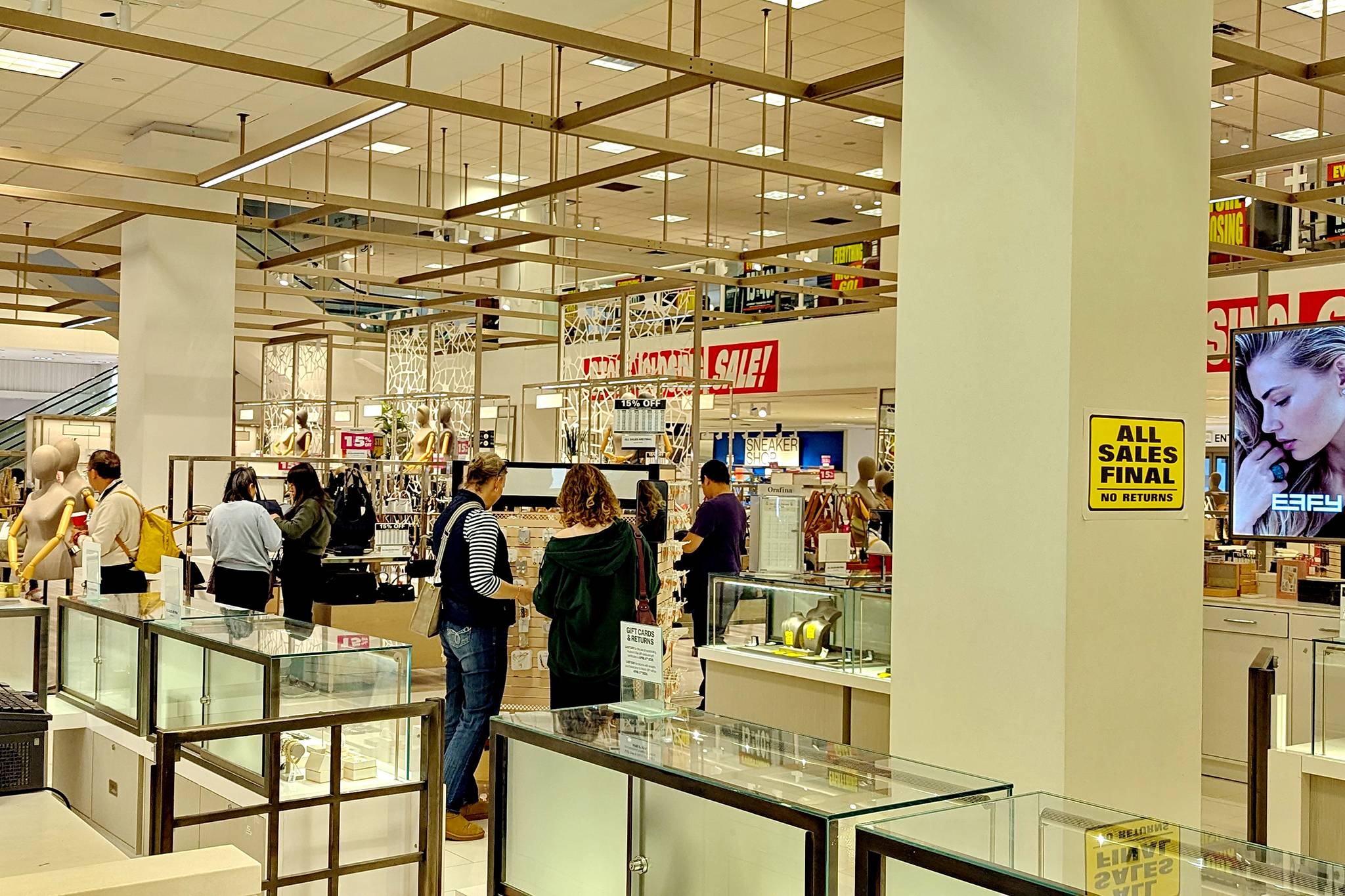 hudsons bay closing